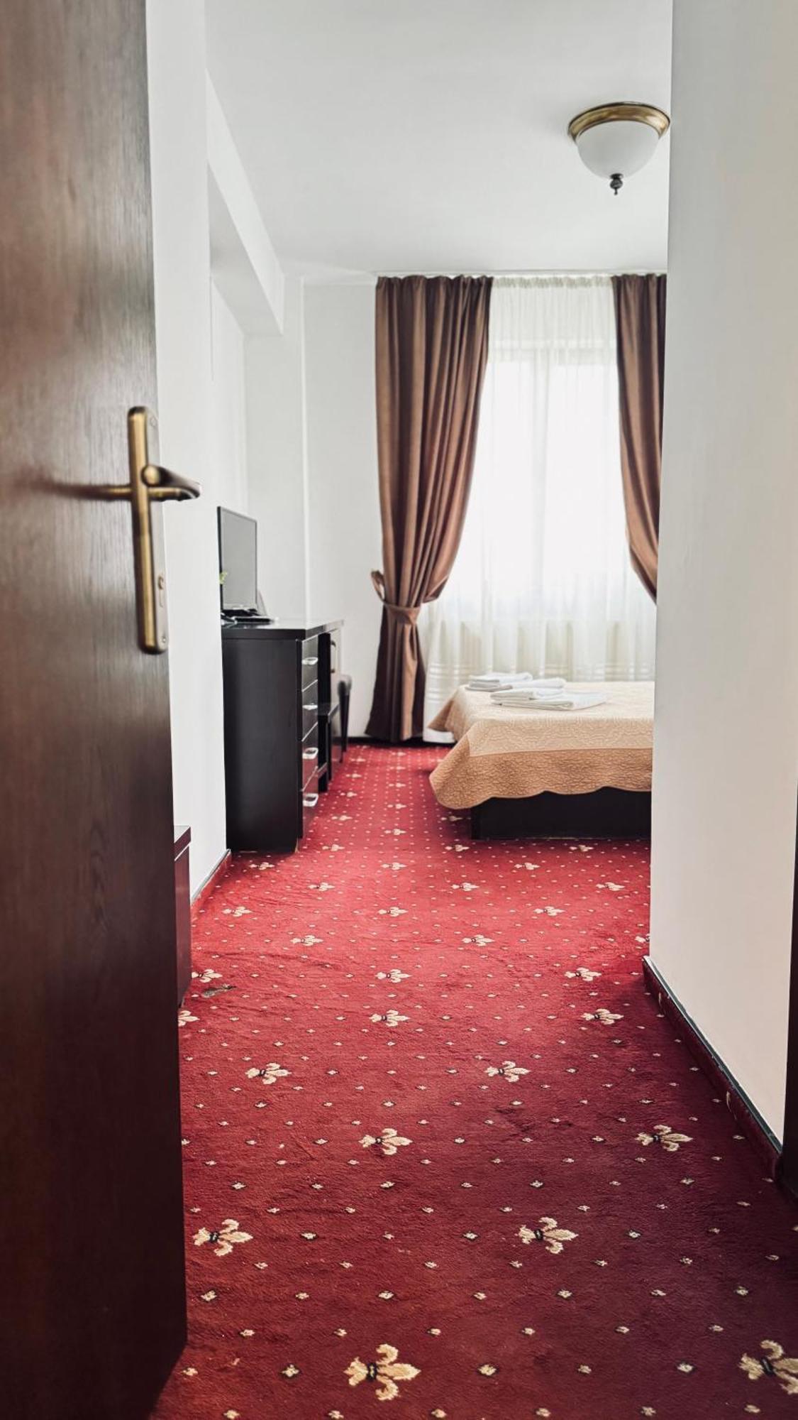 Hotel Sorelo Piteszti Zewnętrze zdjęcie