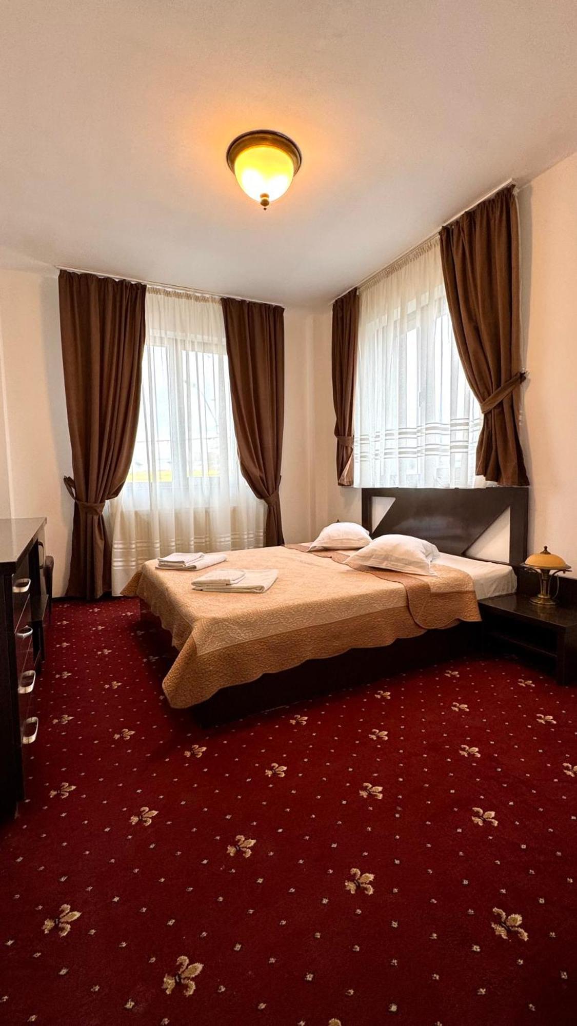 Hotel Sorelo Piteszti Zewnętrze zdjęcie